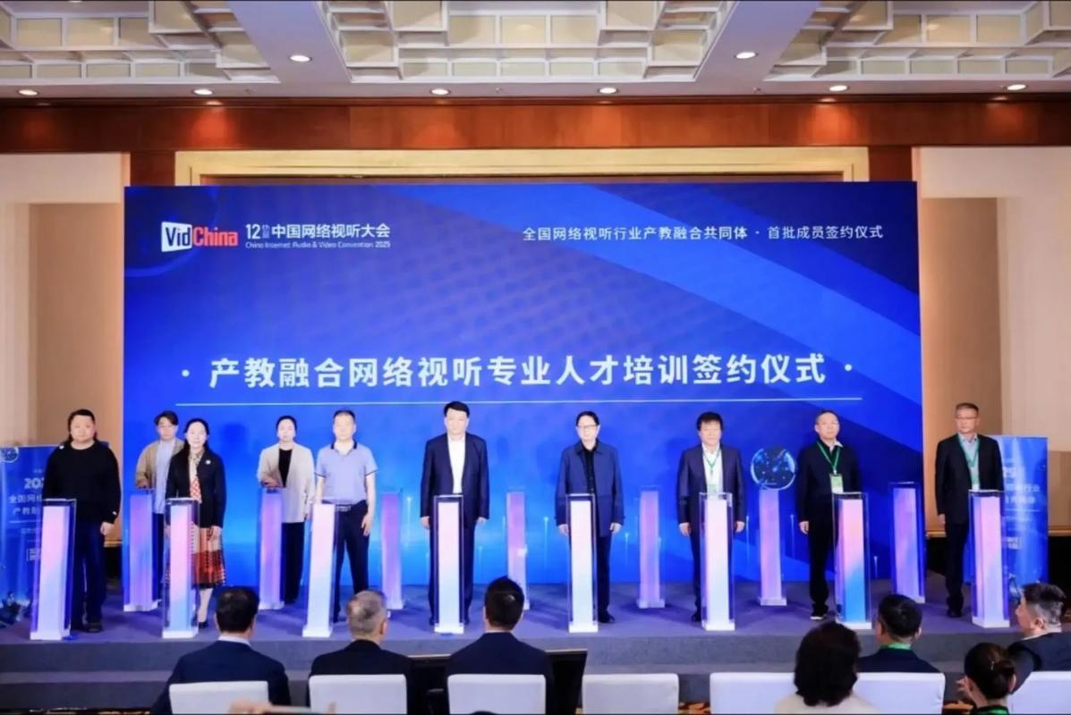 国家发改委培训中心与奥鹏教育签署战略合作