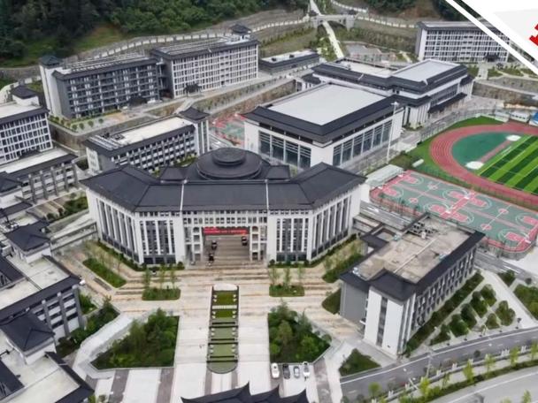 7.1亿豪华中学引争议 一拆了之是踏入同一条河流