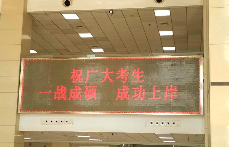 考研进入“黄金备考期” 湖南图书馆门前排起数十米长队