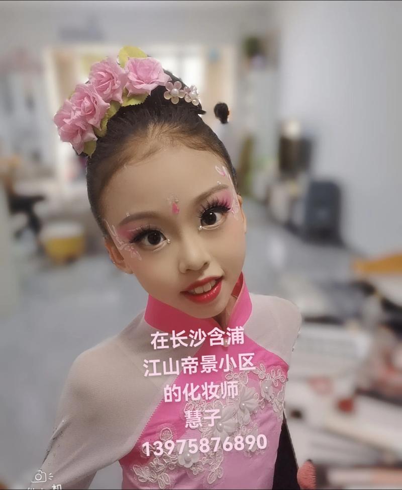 5岁女童直播教化妆？需从娃娃抓起的不是美妆而是美育