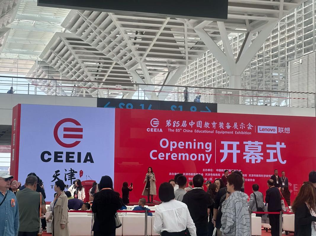 八爪鱼教育携新品成功亮相第77届中国教育装备展