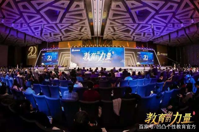 2019新浪教育盛典｜慧翔天地荣获“2019年度品牌影响力教育机构”奖项